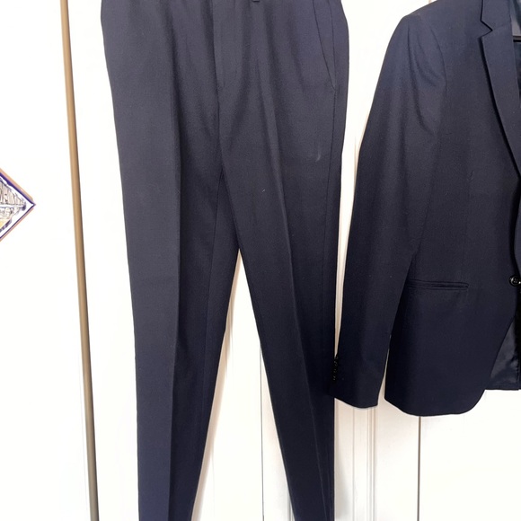 Navy Blue Men’s Suit - Picture 3 of 7
